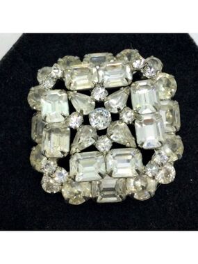 Vintage Weiss Clear Rhinestone Floral Brooch